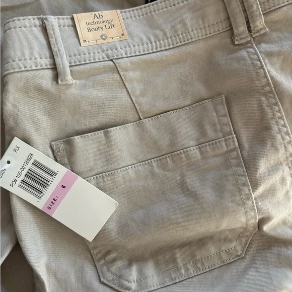 Woman’s New Democracy Cargo Pants - Picture 6 of 8